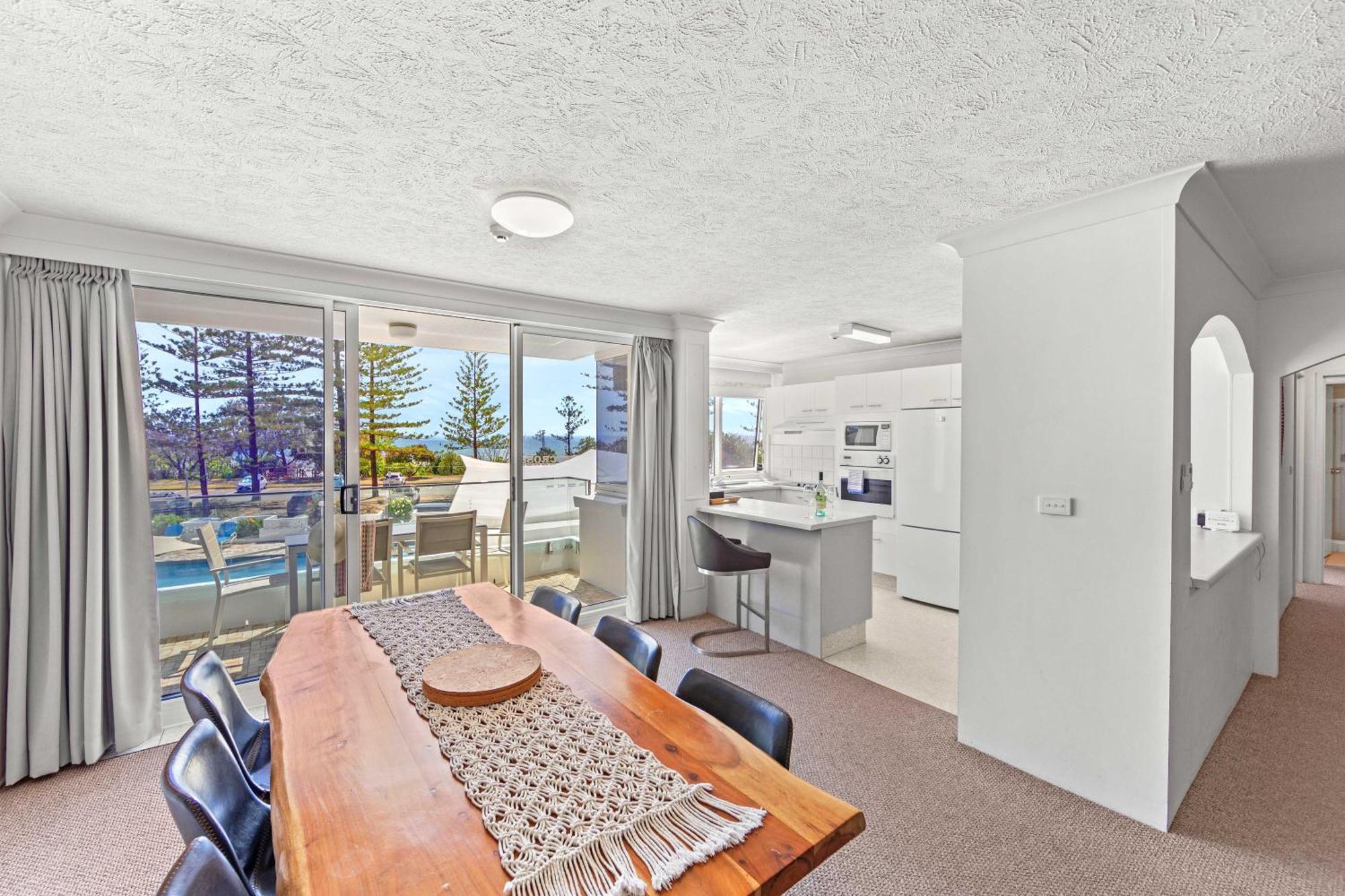 Southern Cross Beachfront Holiday Apartments Gold Coast Exterior photo