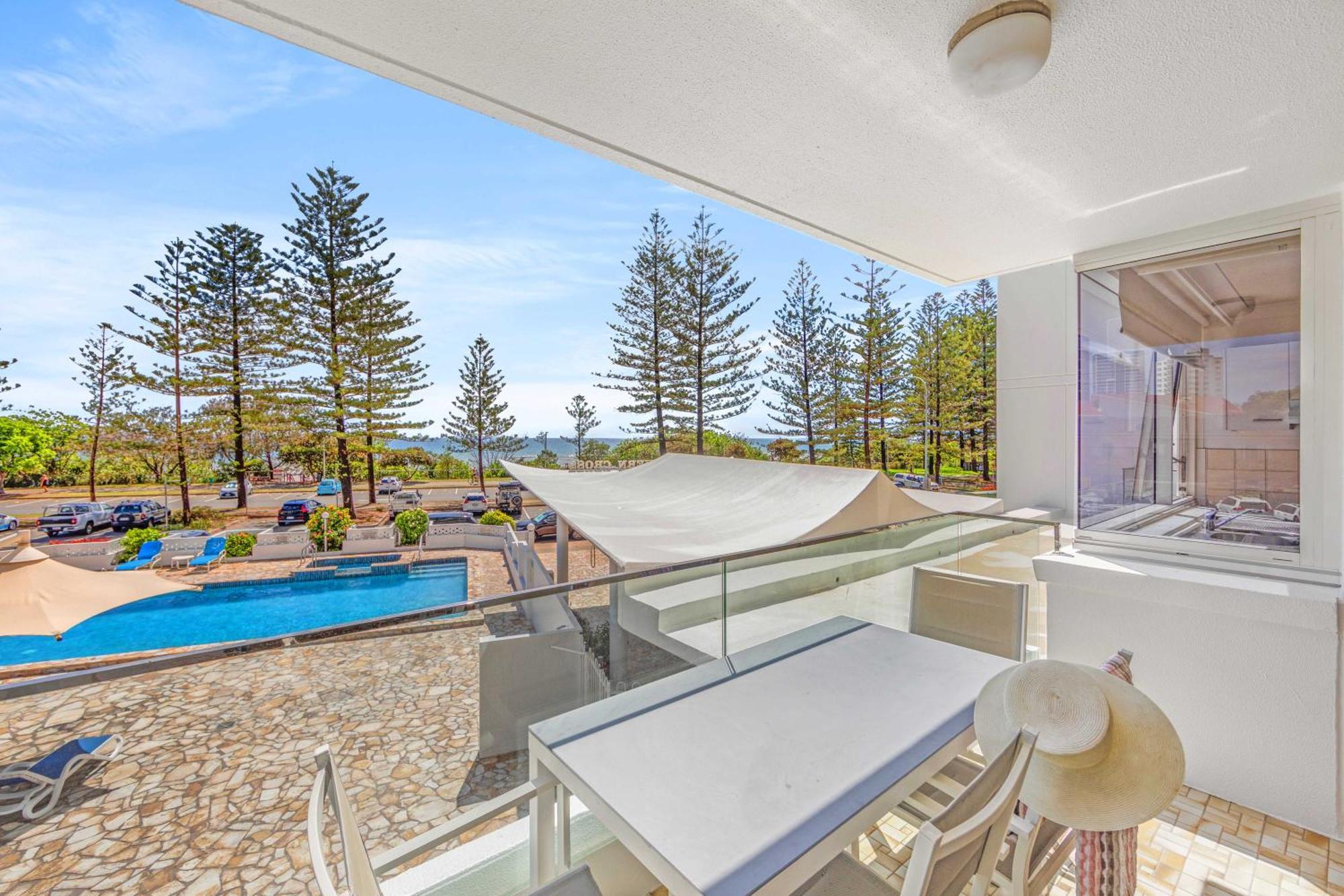 Southern Cross Beachfront Holiday Apartments Gold Coast Exterior photo