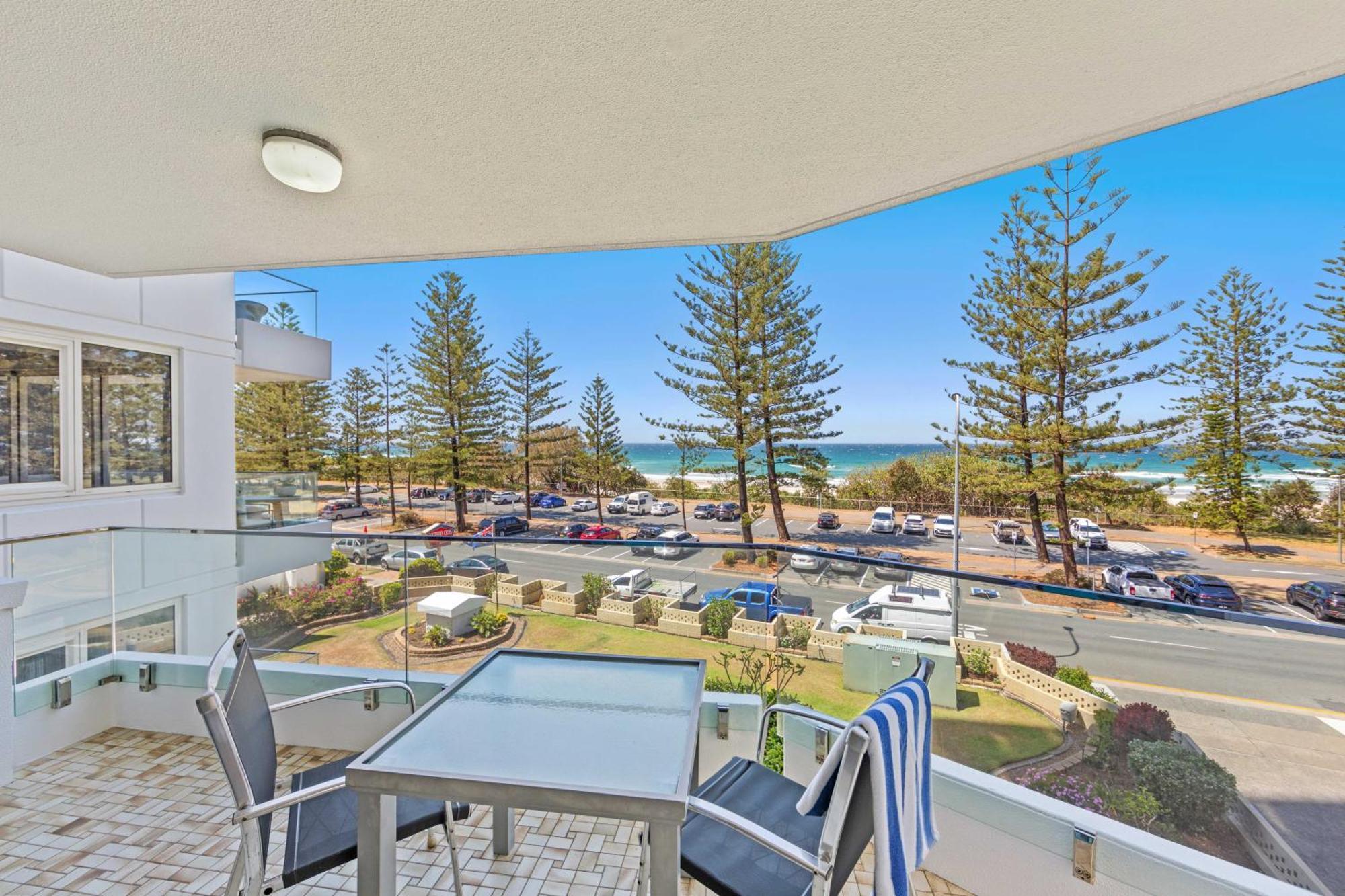 Southern Cross Beachfront Holiday Apartments Gold Coast Exterior photo