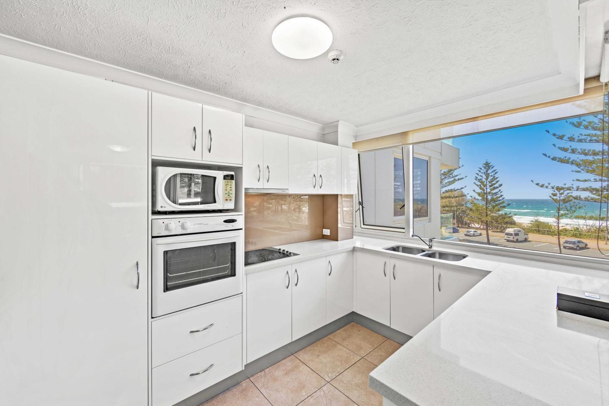 Southern Cross Beachfront Holiday Apartments Gold Coast Exterior photo