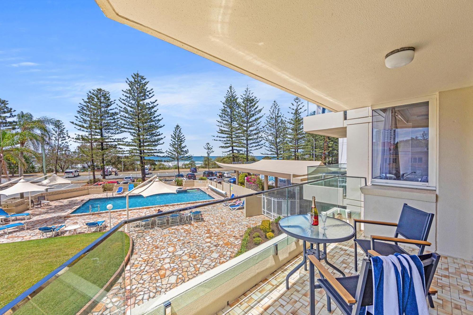 Southern Cross Beachfront Holiday Apartments Gold Coast Exterior photo